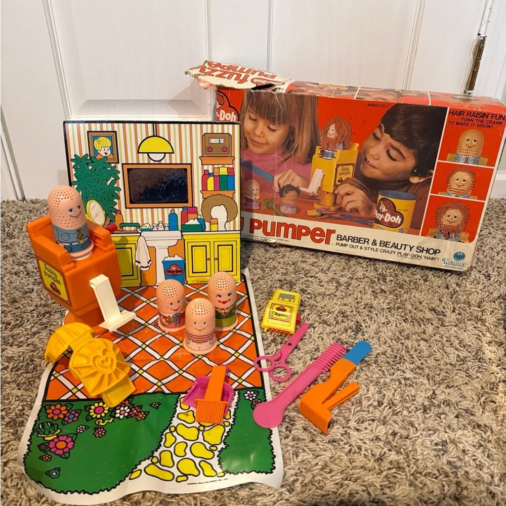 Vintage Play-Doh Fuzzy Pumper Barber & Beauty Shop Retro 1970's